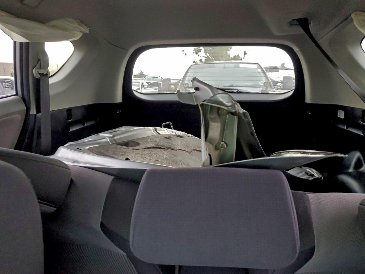 Toyota RAV4 Xle Image 6