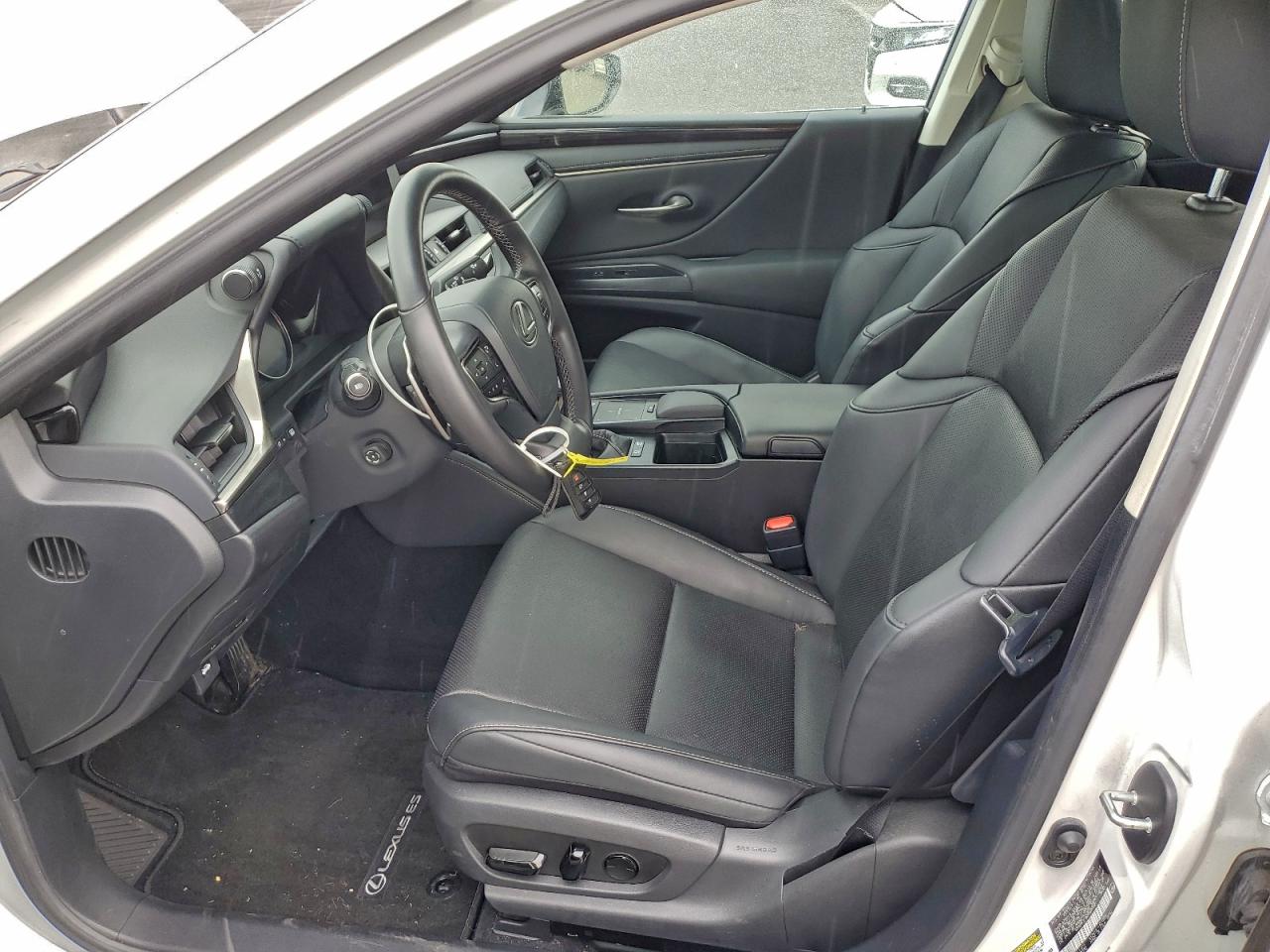 Lexus Es 300h Image 3