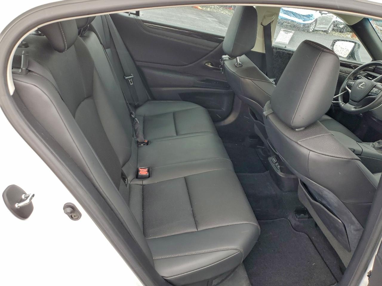 Lexus Es 300h Image 9