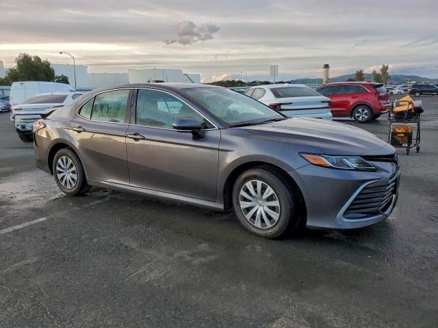 Toyota Camry Le Image 12