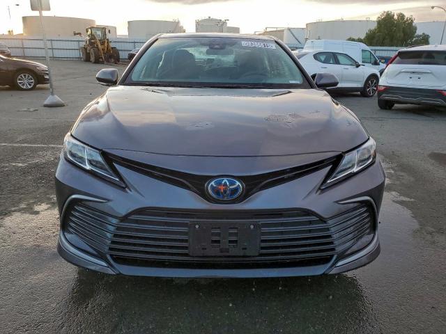 Toyota Camry Le Image 5