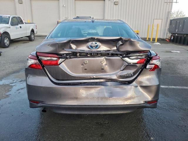 Toyota Camry Le Image 10