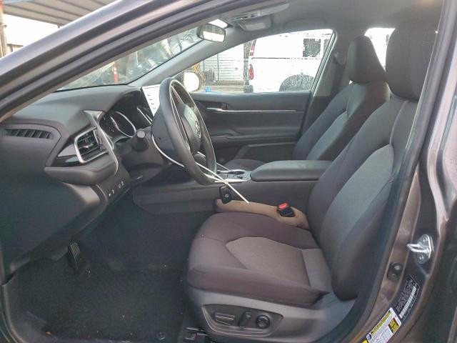 Toyota Camry Le Image 7