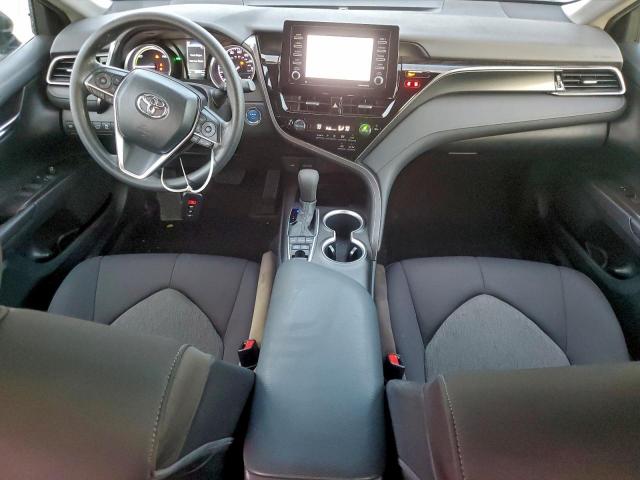 Toyota Camry Le Image 4