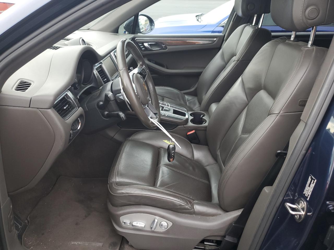 Porsche Macan S Image 9