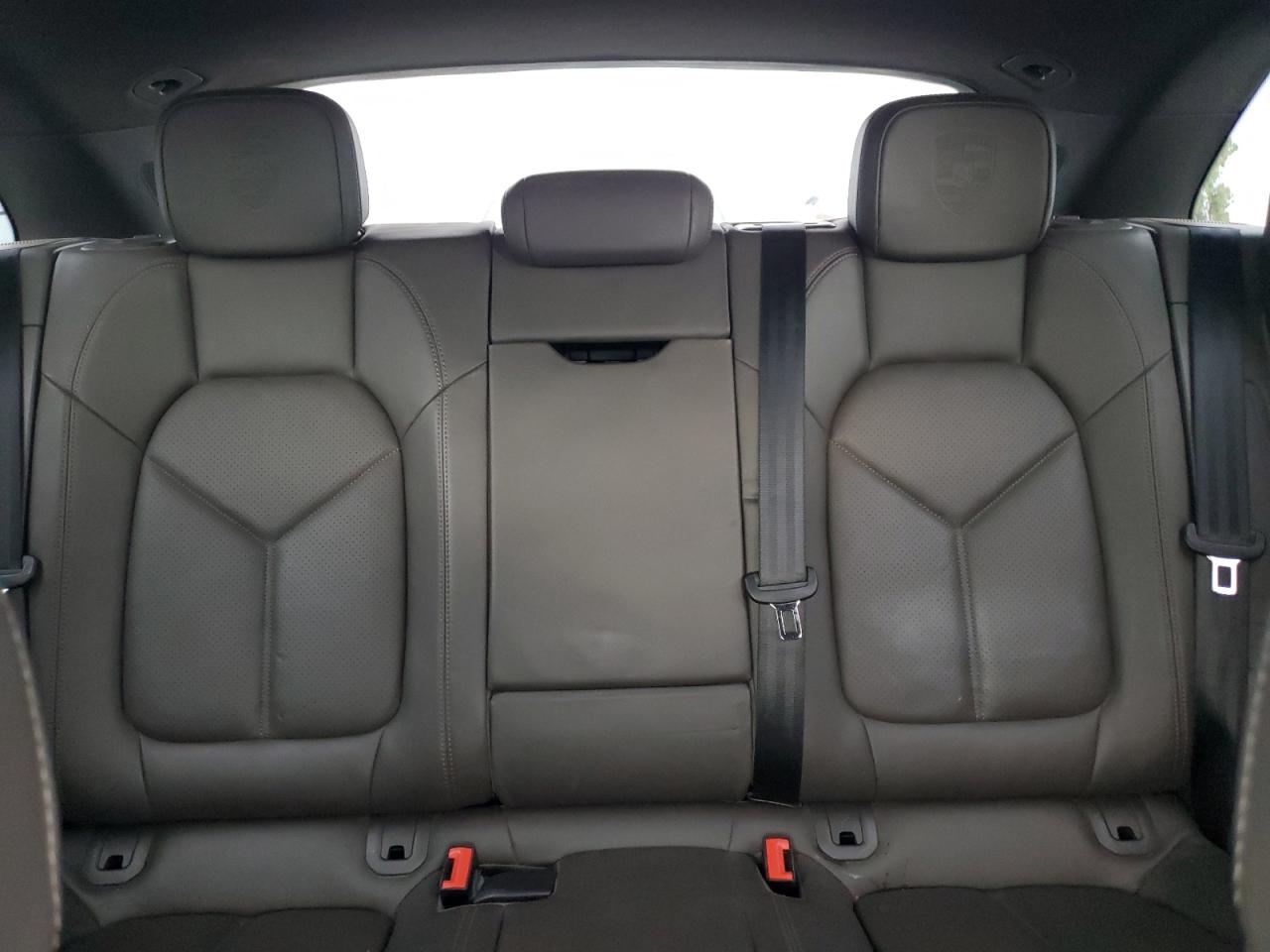 Porsche Macan S Image 7