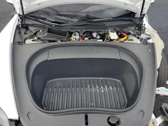 Tesla Model 3 Image 8