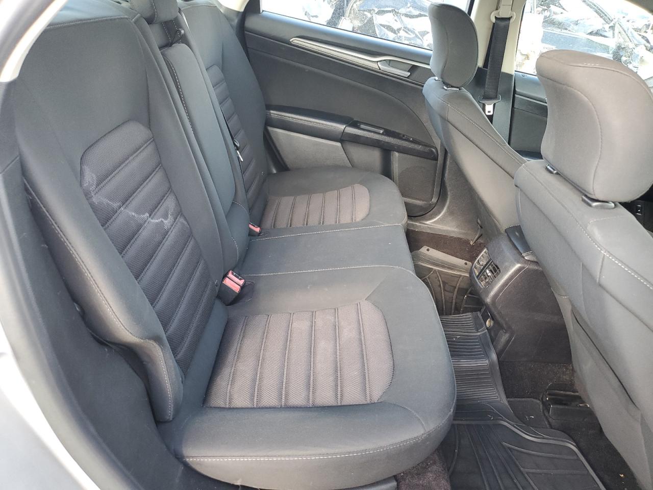 Ford Fusion Se Hybrid Image 3