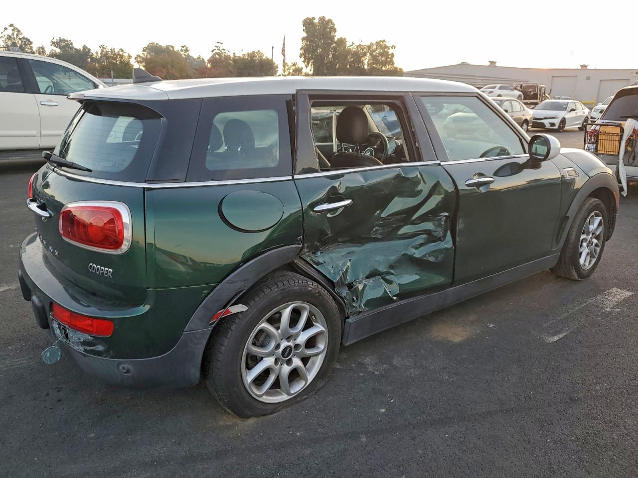 MINI Cooper Clubman Image 12