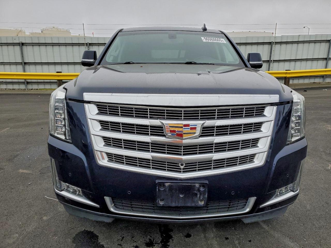 Cadillac Escalade Image 12