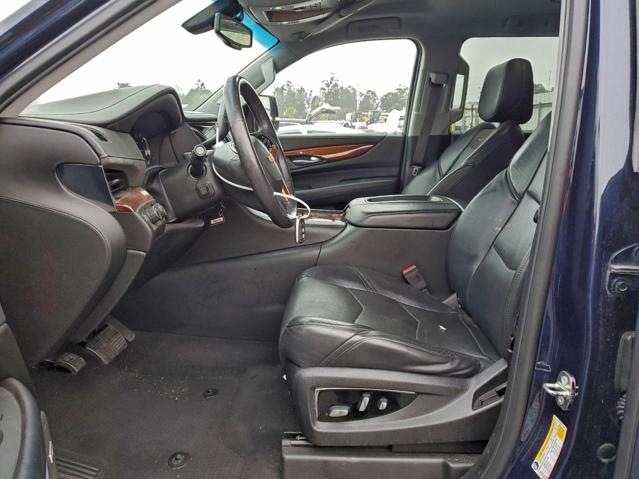 Cadillac Escalade Image 8