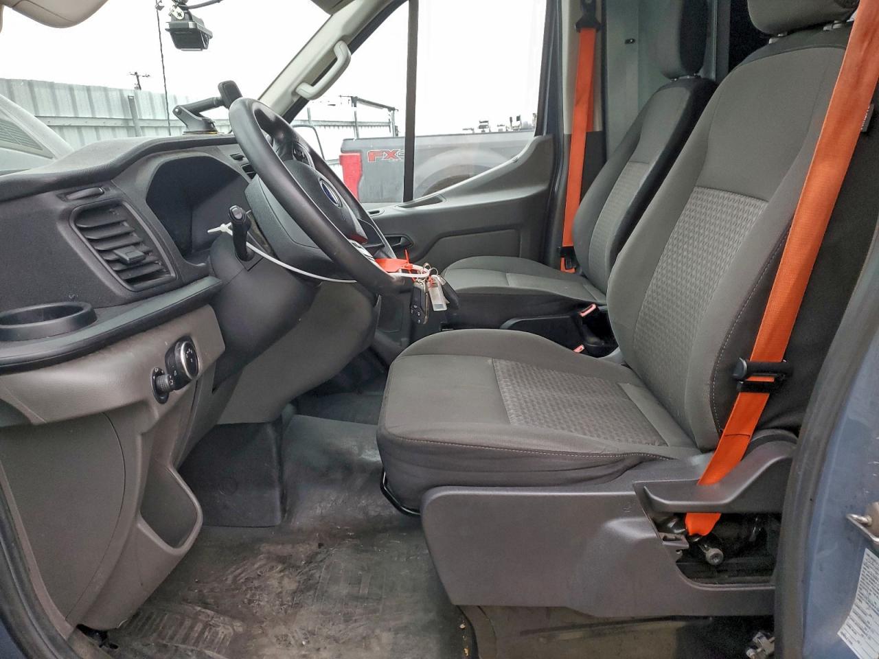 Ford Transit T-250 Image 6