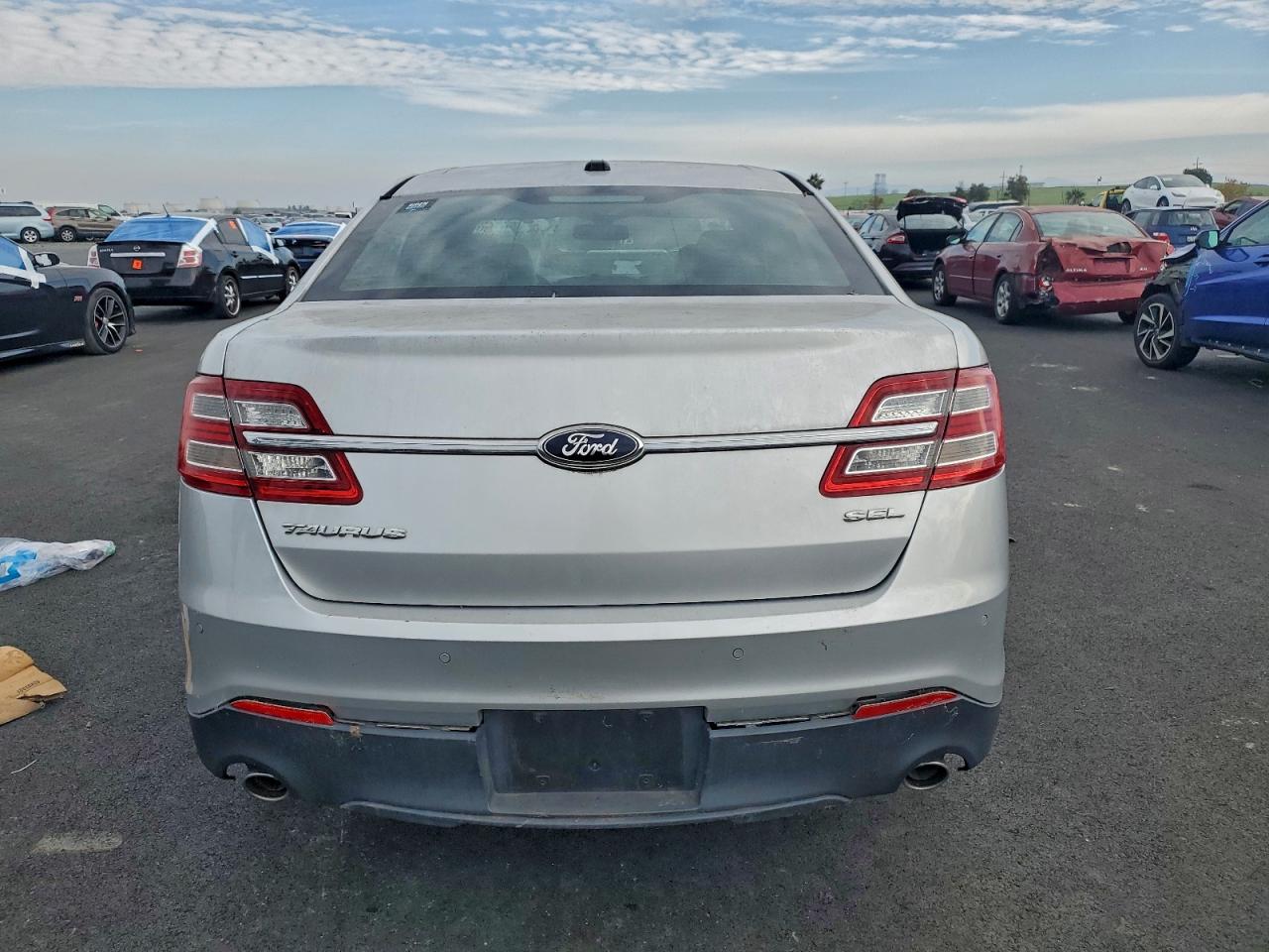 Ford Taurus Sel Image 9