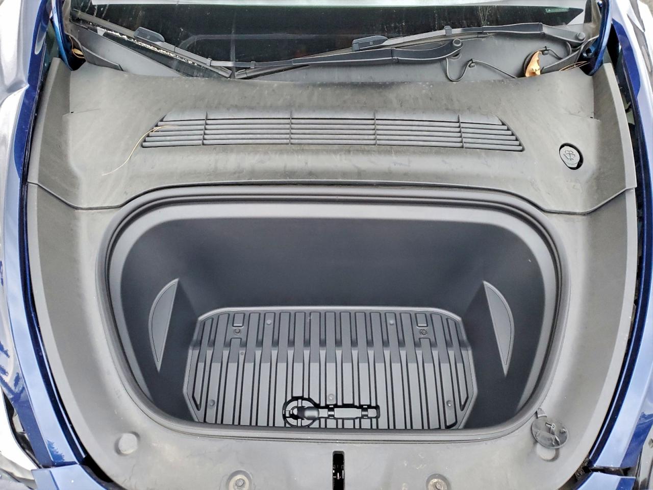 Tesla Model Y Image 8