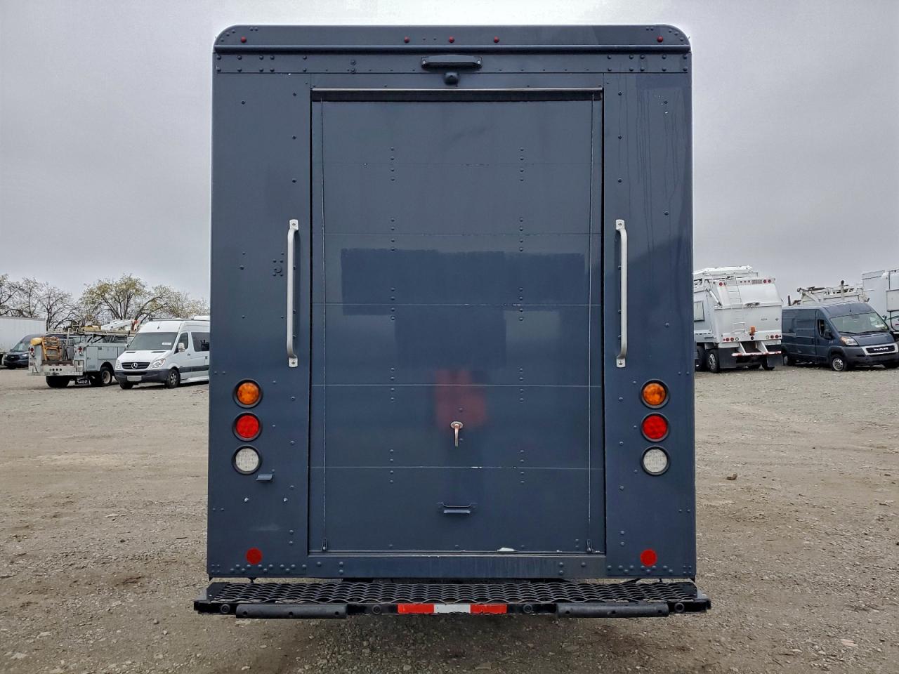 Freightliner Chassis M M Line Walk-in Van Image 2