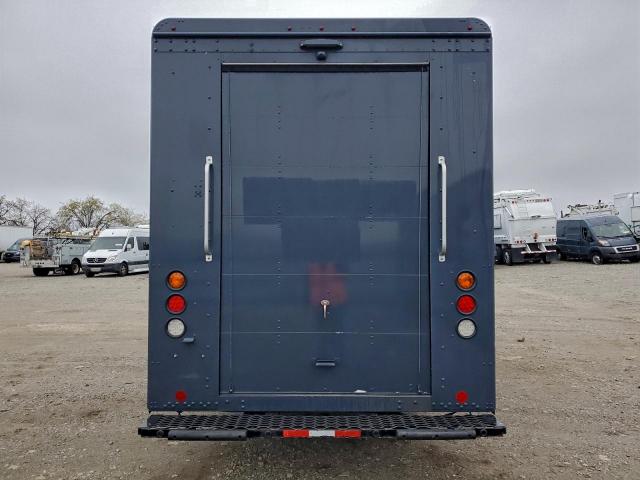 Freightliner Chassis M M Line Walk-in Van Image 2