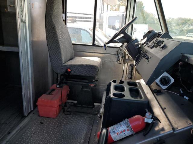 Freightliner Chassis M M Line Walk-in Van Image 5
