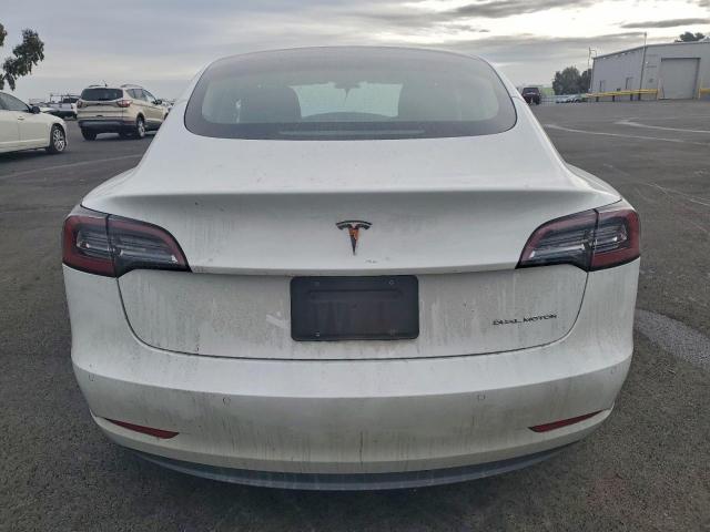 Tesla Model 3 Image 4