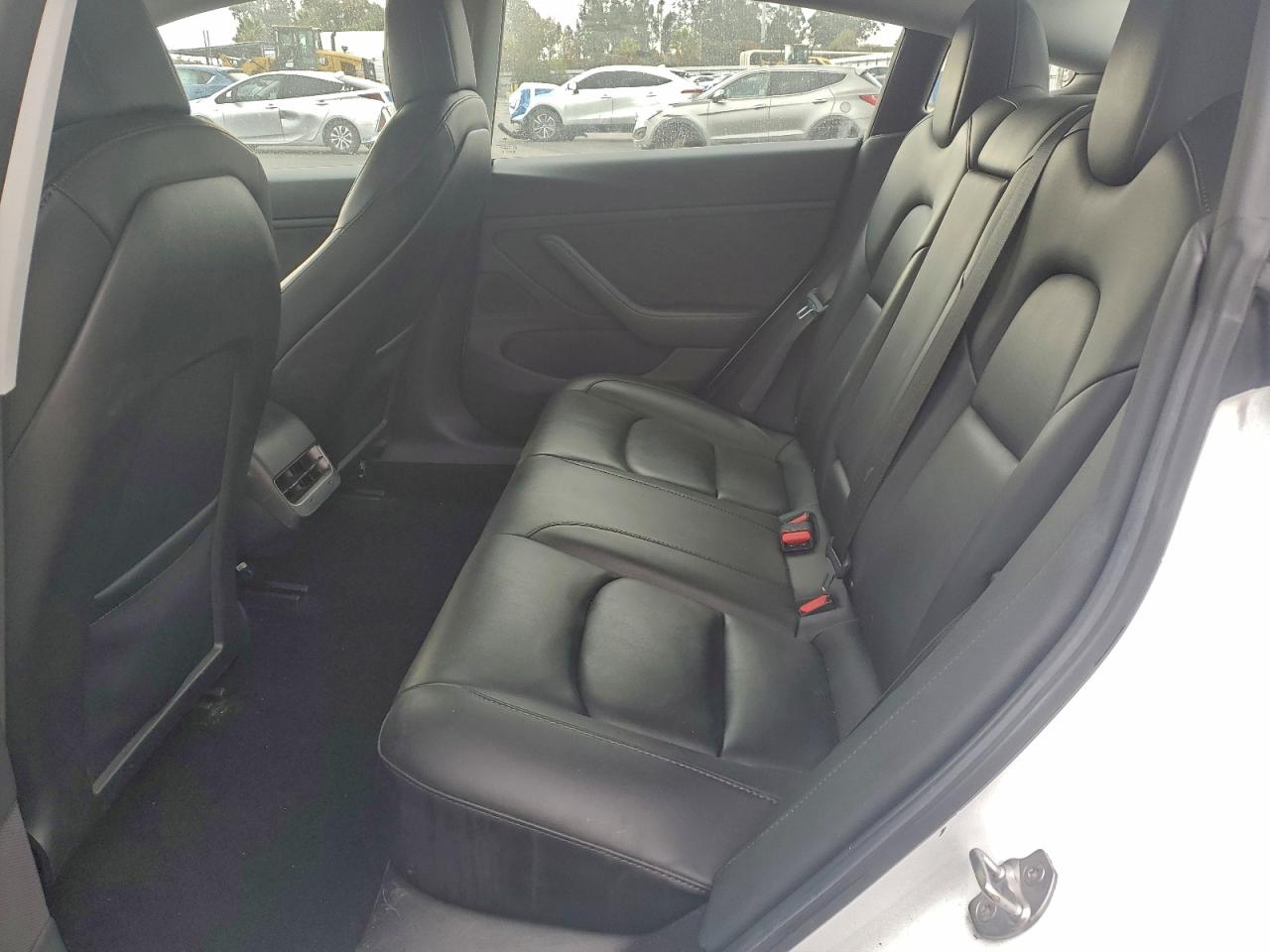 Tesla Model 3 Image 11