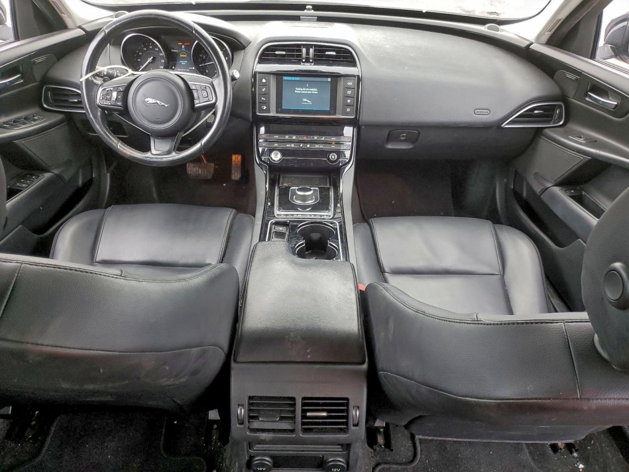 Jaguar XE Premium Image 5