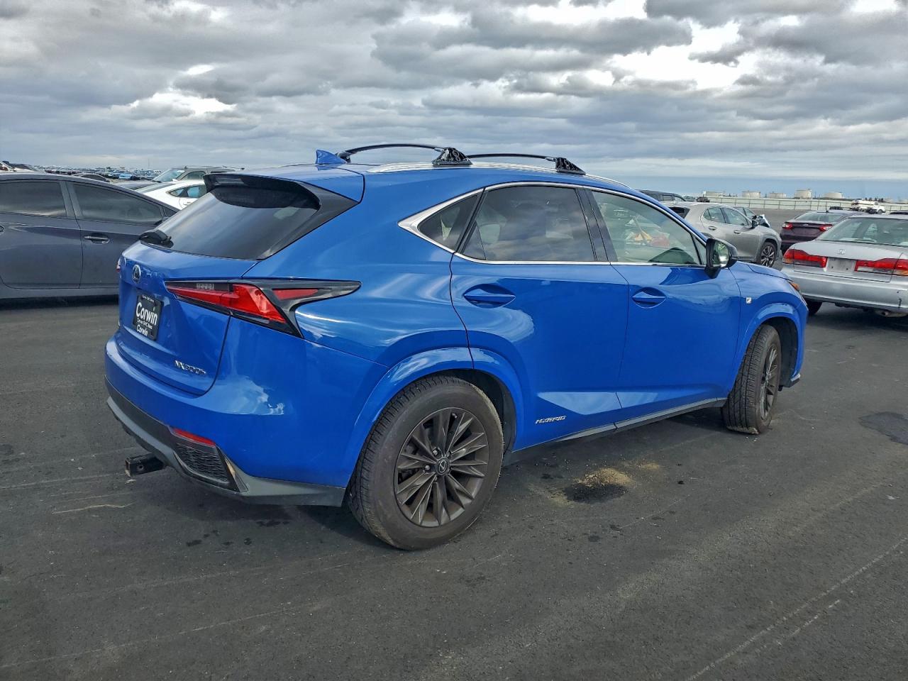Lexus NX 300h Base Image 5