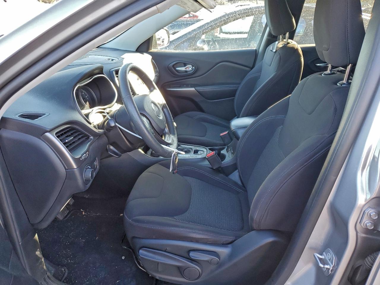 Jeep Grand Cherokee Latitude Image 4