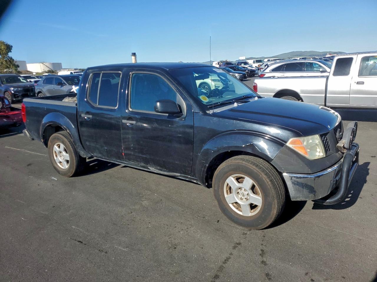 Nissan Frontier Crew Cab Le Image 9