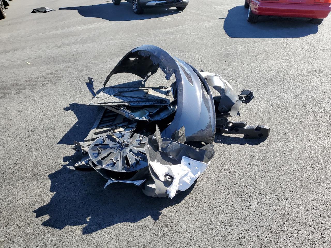 Tesla Model 3 Image 9