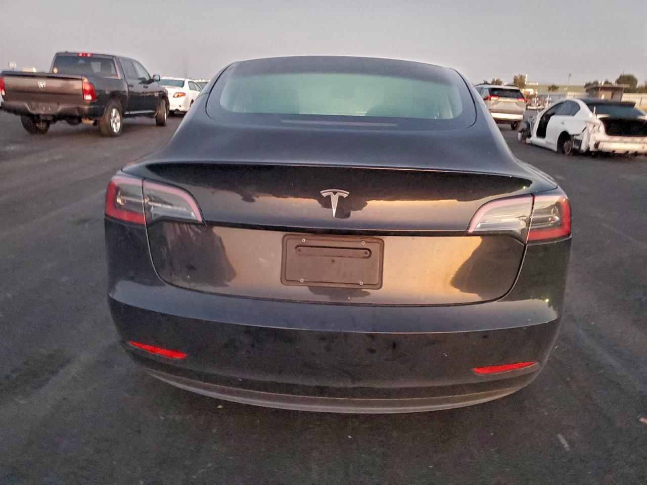 Tesla Model 3 Image 5