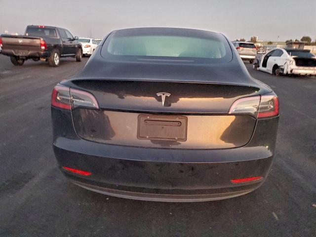 Tesla Model 3 Image 5