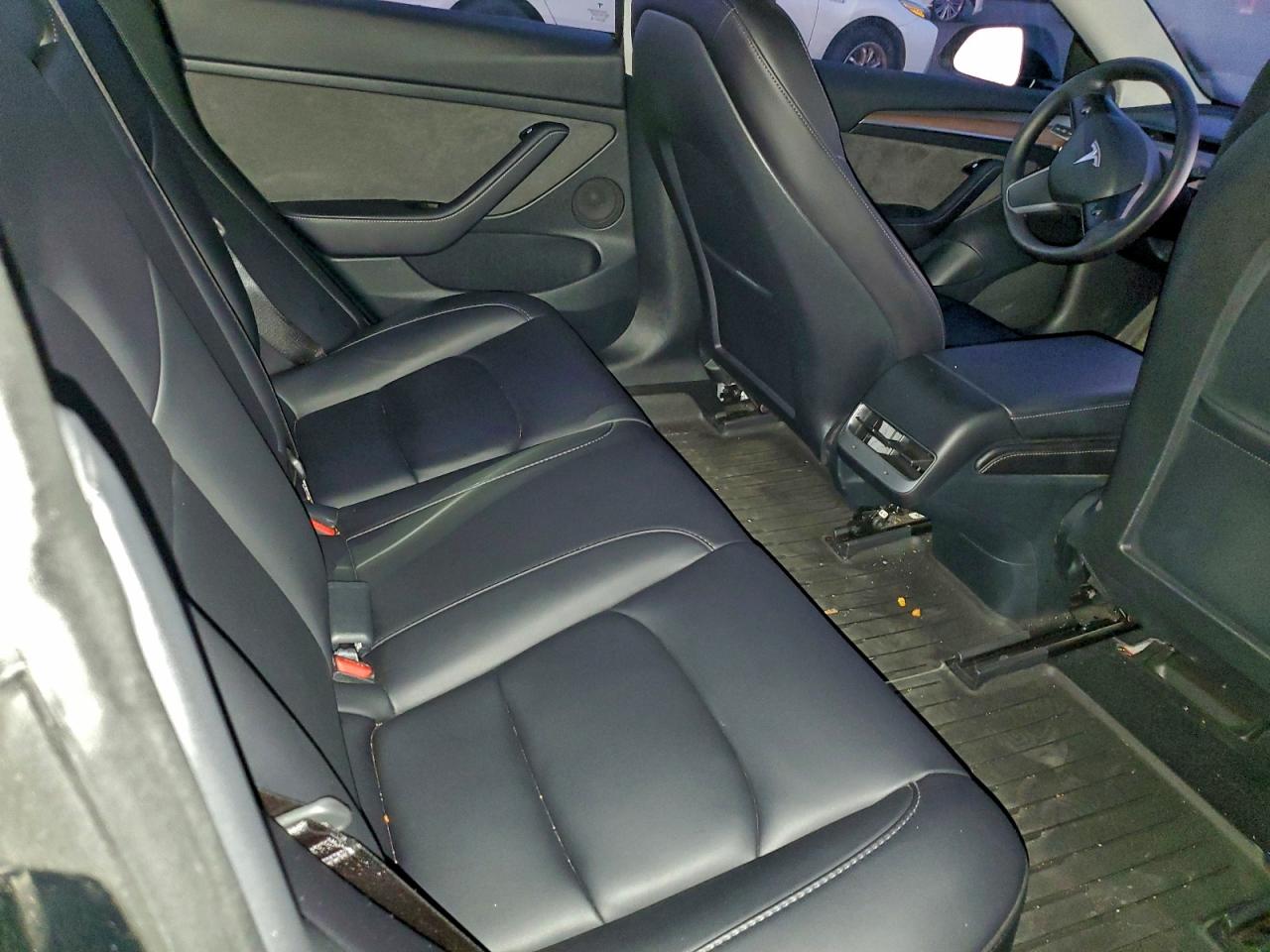 Tesla Model 3 Image 8