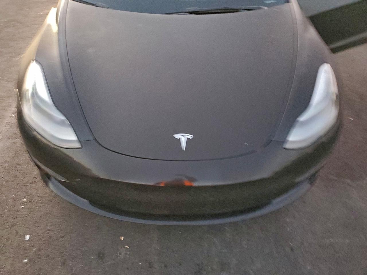 Tesla Model 3 Image 9