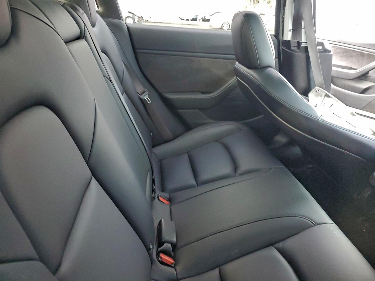 Tesla Model 3 Image 8