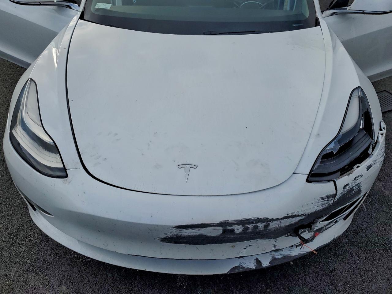 Tesla Model 3 Image 10