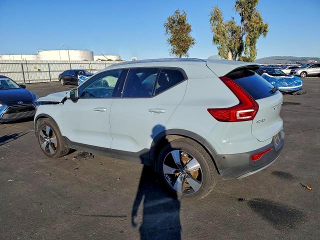 Volvo XC40 T5 Momentum Image 3