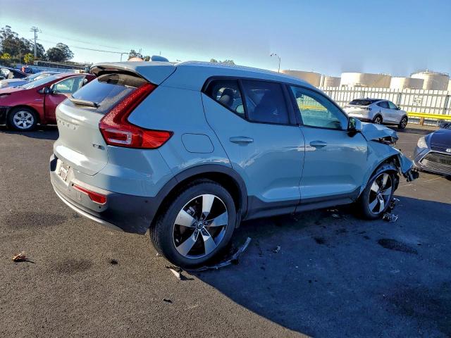 Volvo XC40 T5 Momentum Image 2