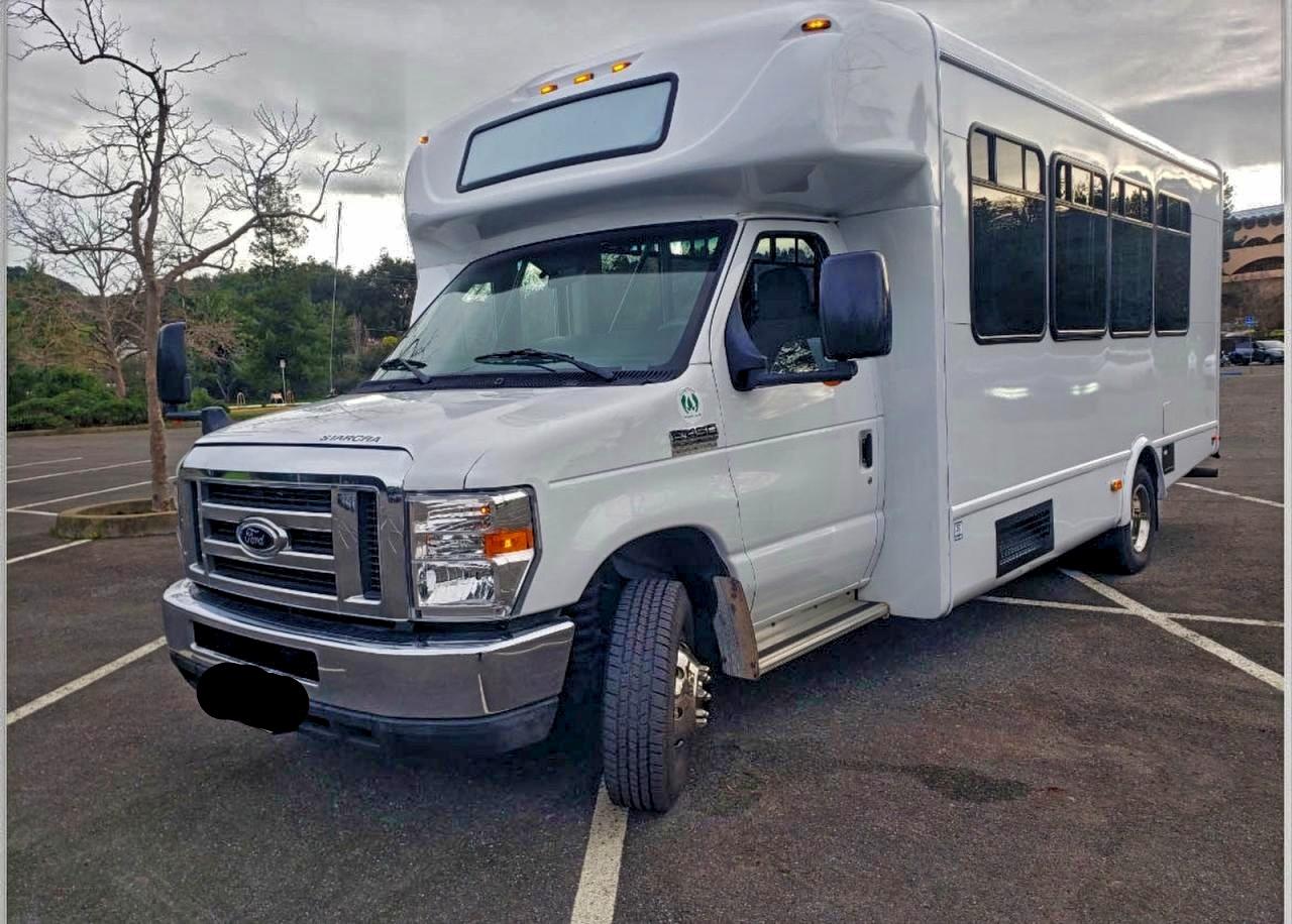 Ford Econoline E450 Super Duty Cutaway Van Image 9