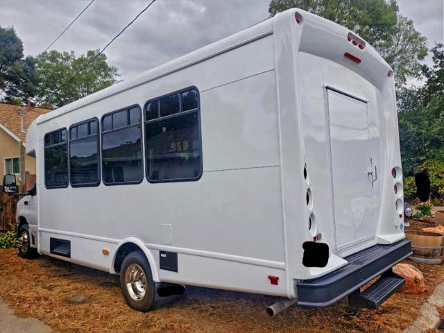 Ford Econoline E450 Super Duty Cutaway Van Image 5