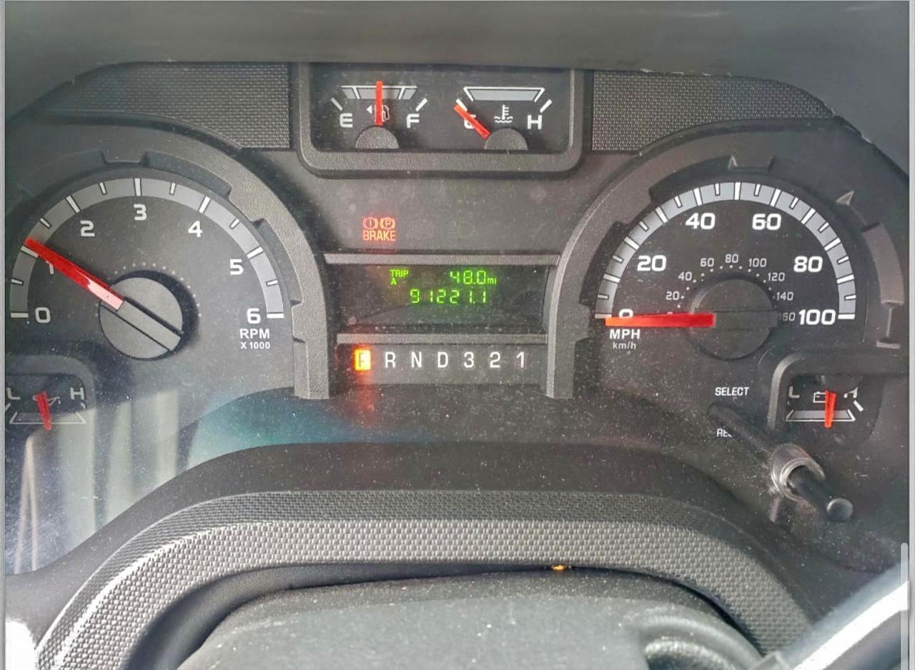 Ford Econoline E450 Super Duty Cutaway Van Image 6