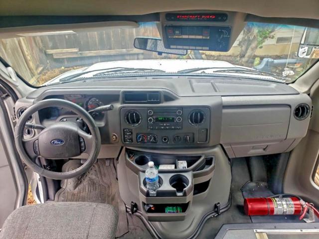 Ford Econoline E450 Super Duty Cutaway Van Image 3