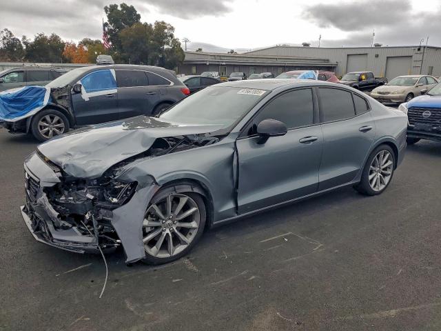 Volvo S60 T5 Momentum Image 1